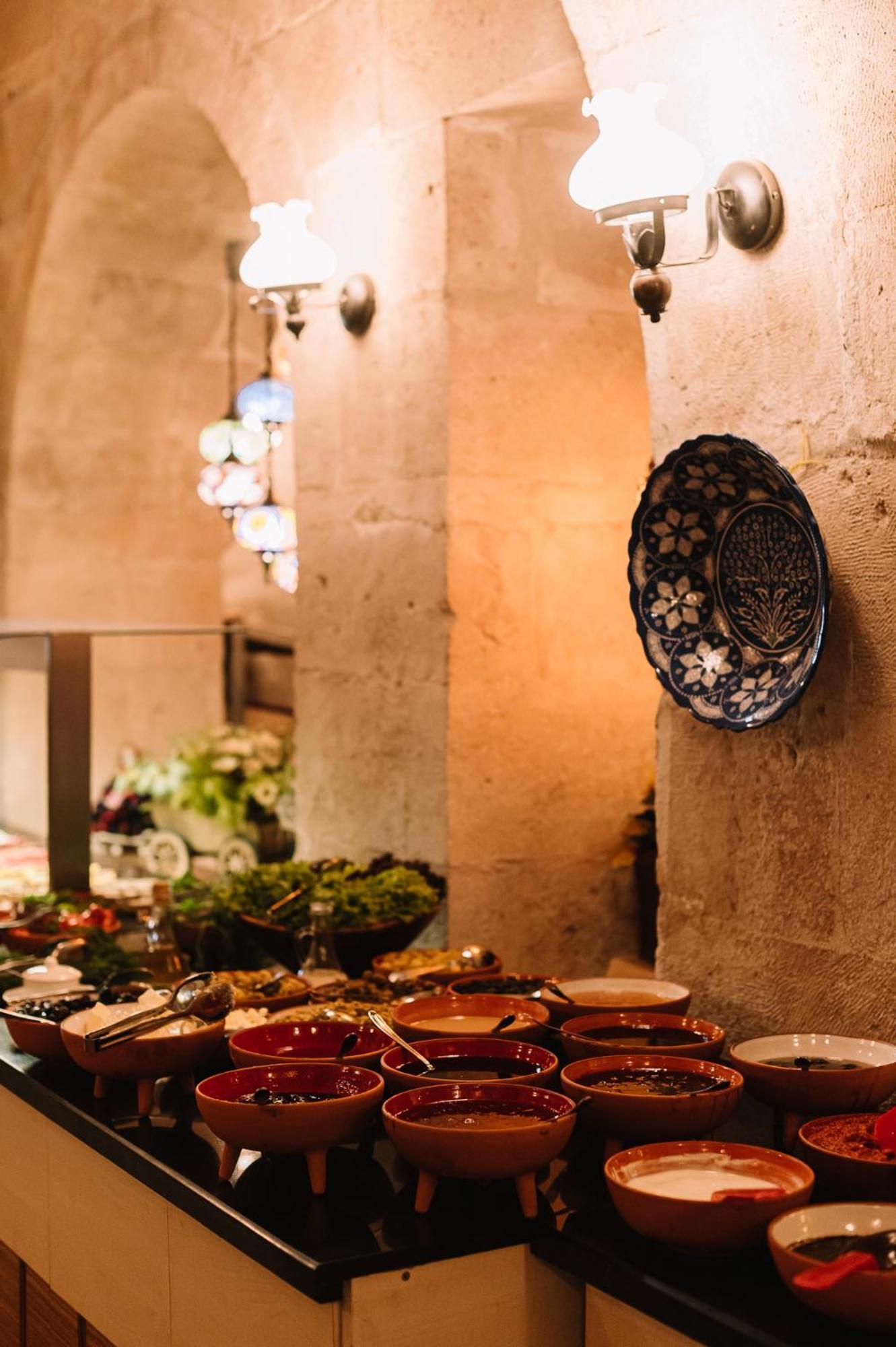 גורמה Cappadocia Cave Suites Adult Only מראה חיצוני תמונה
