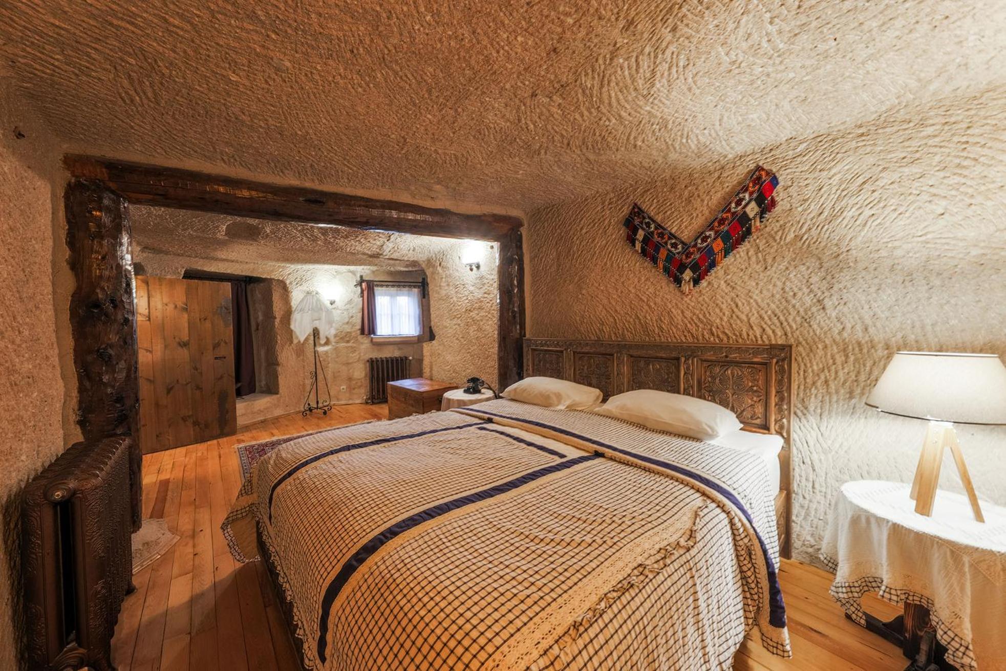 גורמה Cappadocia Cave Suites Adult Only מראה חיצוני תמונה